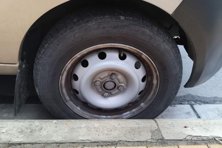 Used Jinbei Hiace X30 2020 1.5L Super-Comfortable Version China VI Standard SWC15M Right Front Wheel Hub