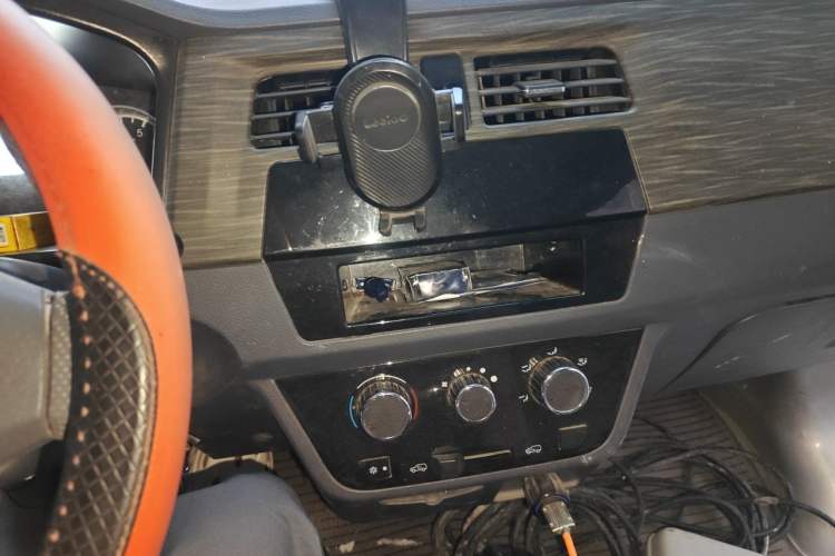 Used Jinbei Hiace X30 2020 1.5L Van Super-Enjoyment Model China VI Standard SWC15M Audio And AC Panel