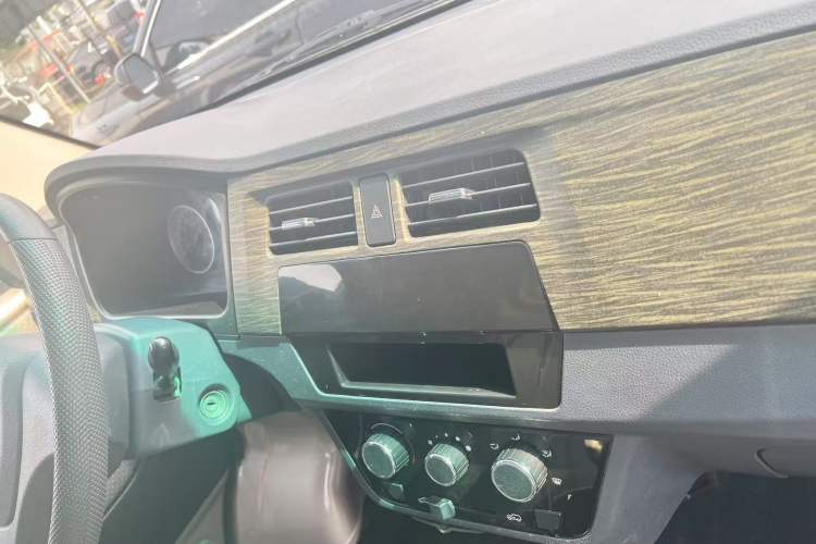 Used Jinbei Hiace X30 2020 1.5L Van Super-Enjoyment Model China VI Standard SWC15M Audio And AC Panel
