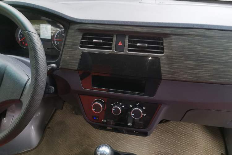 Used Jinbei Hiace X30 2020 1.5L Van Super-Enjoyment Model China VI Standard SWC15M Audio And AC Panel