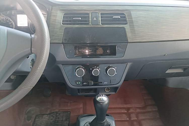 Used Jinbei Hiace X30 2020 1.5L Van Super-Enjoyment Model China VI Standard SWC15M Audio And AC Panel