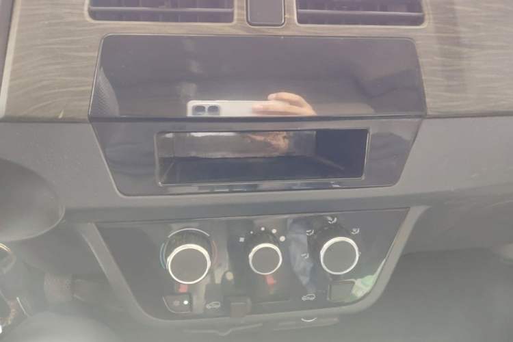 Used Jinbei Hiace X30 2020 1.5L Van Super-Enjoyment Model China VI Standard SWC15M Audio And AC Panel