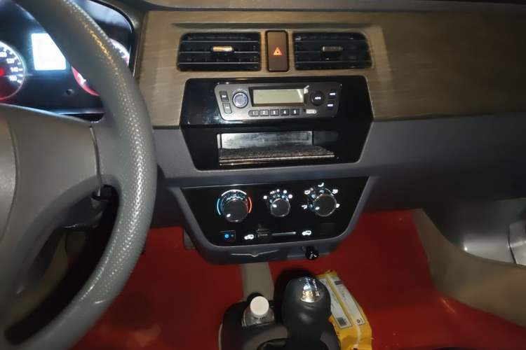 Used Jinbei Hiace X30 2020 1.5L Van Super-Enjoyment Model China VI Standard SWC15M Audio And AC Panel