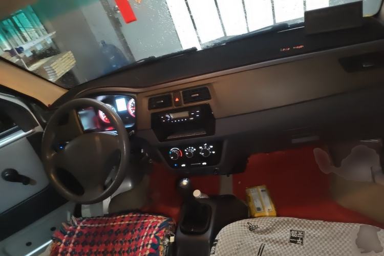 Used Jinbei Hiace X30 2020 1.5L Van Super-Enjoyment Model China VI Standard SWC15M Center Console