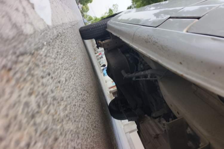 Used Jinbei Hiace X30 2020 1.5L Super-Comfortable Version China VI Standard SWC15M Chassis Front Right