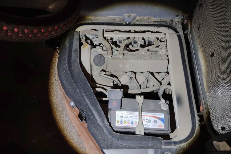 Used Jinbei Hiace X30 2020 1.5L Van Super-Enjoyment Model China VI Standard SWC15M Engine Bay