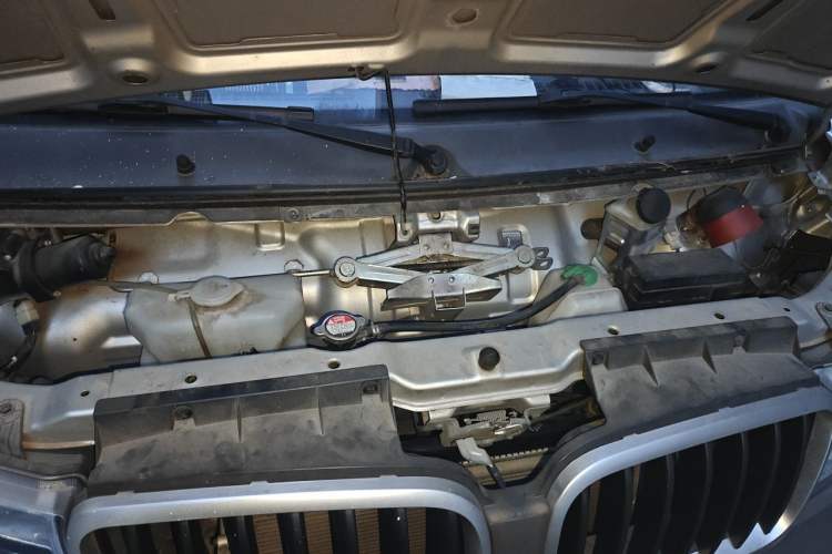 Used Jinbei Hiace X30 2020 1.5L Van Super-Enjoyment Model China VI Standard SWC15M Engine Bay