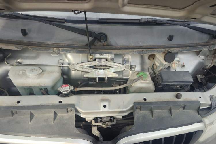 Used Jinbei Hiace X30 2020 1.5L Super-Comfortable Version China VI Standard SWC15M Engine Bay
