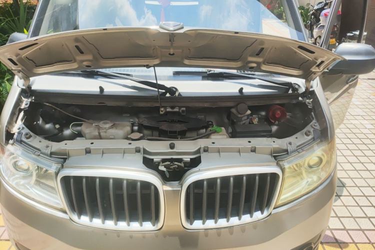 Used Jinbei Hiace X30  Engine Bay