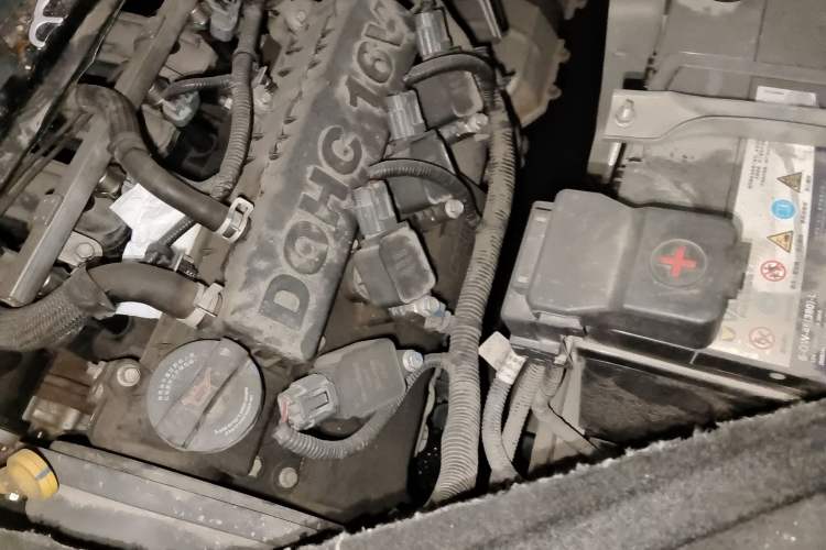 Used Jinbei Hiace X30 2020 1.5L Super-Comfortable Version China VI Standard SWC15M Engine Bay Left