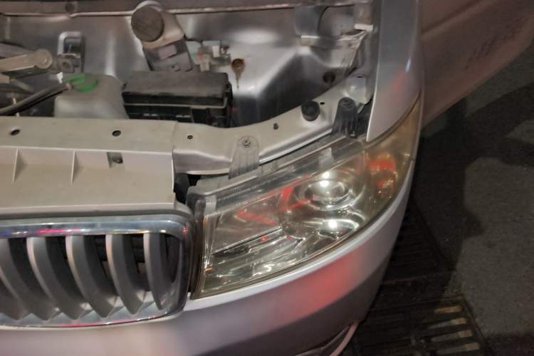 Used Jinbei Hiace X30 2020 1.5L Van Super-Enjoyment Model China VI Standard SWC15M Engine Bay Left