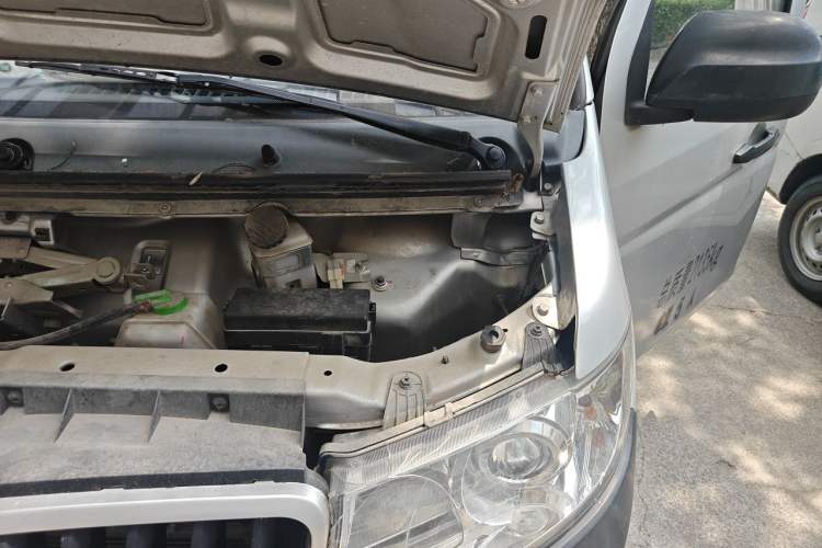 Used Jinbei Hiace X30 2020 1.5L Van Super-Enjoyment Model China VI Standard SWC15M Engine Bay Left