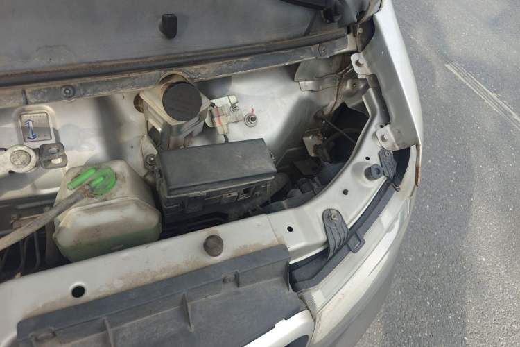 Used Jinbei Hiace X30 2020 1.5L Super-Comfortable Version China VI Standard SWC15M Engine Bay Left