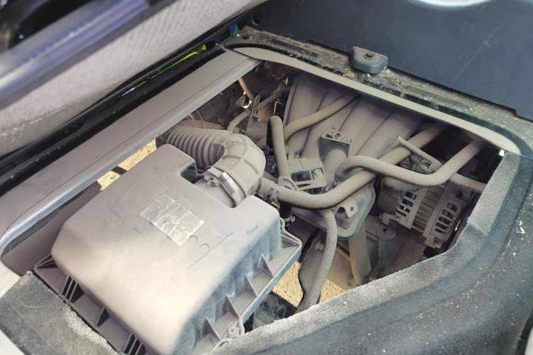 Used Jinbei Hiace X30 2020 1.5L Van Super-Enjoyment Model China VI Standard SWC15M Engine Bay