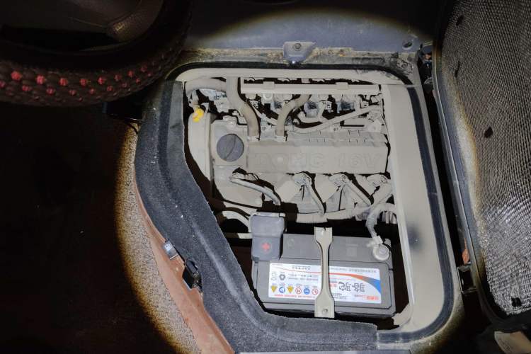 Used Jinbei Hiace X30 2020 1.5L Van Super-Enjoyment Model China VI Standard SWC15M Engine Bay Right