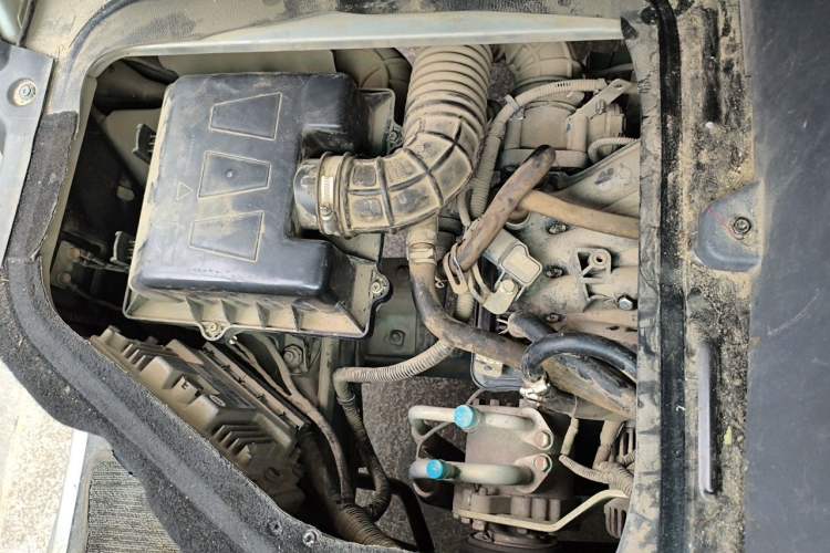 Used Jinbei Hiace X30 2020 1.5L Super-Comfortable Version China VI Standard SWC15M Engine Bay Right
