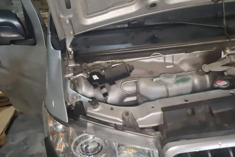 Used Jinbei Hiace X30 2020 1.5L Van Super-Enjoyment Model China VI Standard SWC15M Engine Bay Right