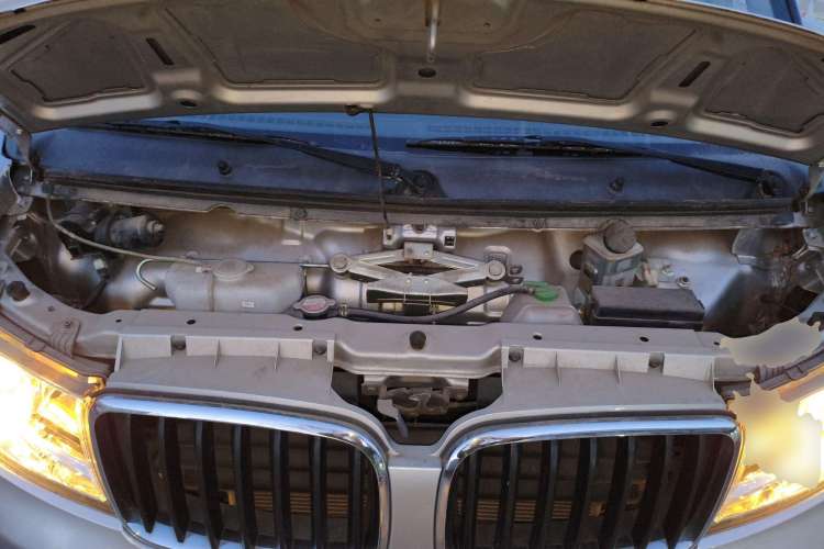 Used Jinbei Hiace X30 2020 1.5L Van Super-Enjoyment Model China VI Standard SWC15M Engine Bay