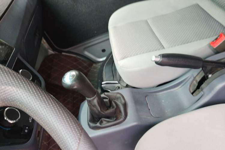Used Jinbei Hiace X30 2020 1.5L Super-Comfortable Version China VI Standard SWC15M Gear Lever
