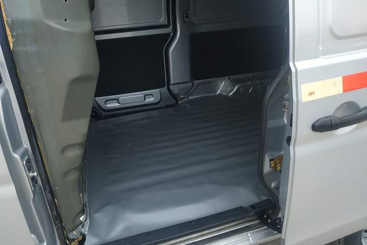 Used Jinbei Hiace X30 2020 1.5L Van Super-Enjoyment Model China VI Standard SWC15M Interior 4