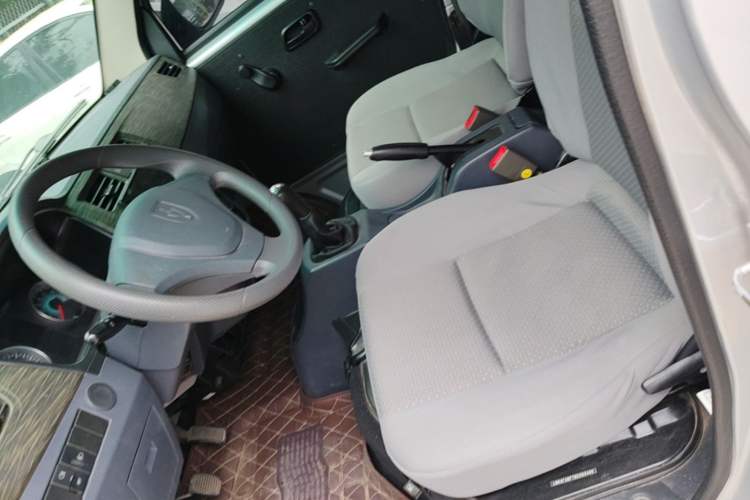Used Jinbei Hiace X30 2020 1.5L Super-Comfortable Version China VI Standard SWC15M Left Front Seat
