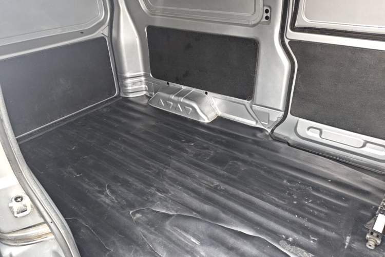 Used Jinbei Hiace X30 2020 1.5L Van Super-Enjoyment Model China VI Standard SWC15M Left Rear Seat