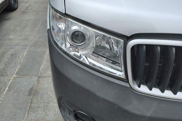 Used Jinbei Hiace X30 2020 1.5L Super-Comfortable Version China VI Standard SWC15M Right Front Headlight