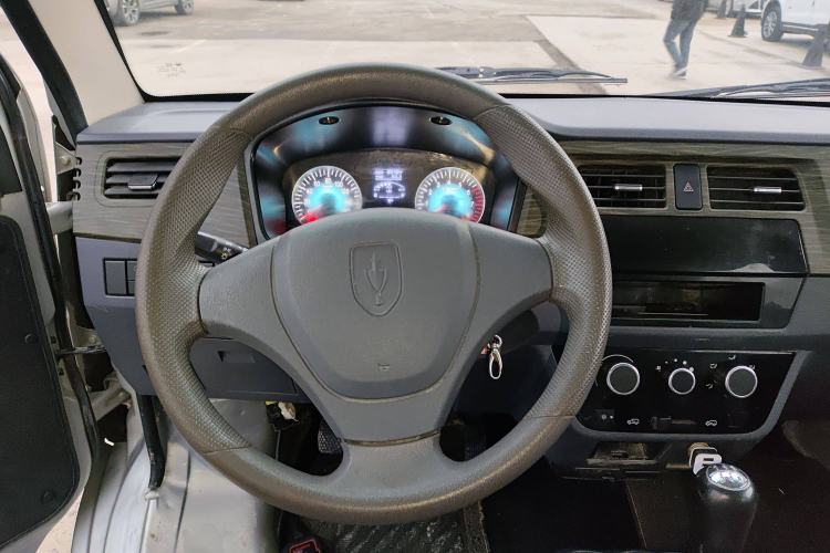 Used Jinbei Hiace X30 2020 1.5L Super-Comfortable Version China VI Standard SWC15M Steering Wheel