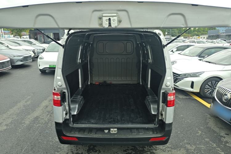 Used Jinbei Hiace X30 2020 1.5L Van Super-Enjoyment Model China VI Standard SWC15M Trunk