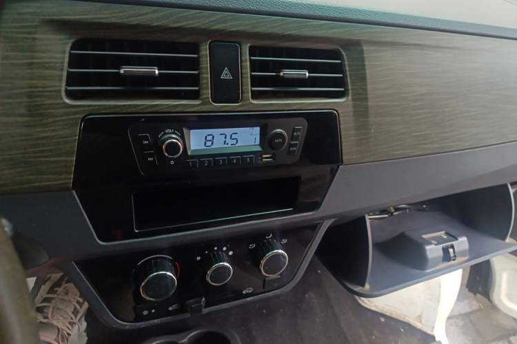 Used Jinbei Hiace X30 2020 1.5L Van Super-Enjoyment Model China VI Standard SWC15M Audio And AC Panel