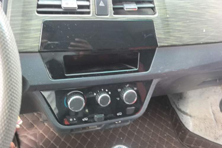 Used Jinbei Hiace X30 2020 1.5L Van Super-Enjoyment Model China VI Standard SWC15M Audio And AC Panel