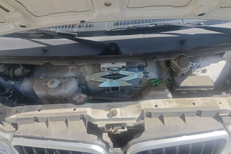 Used Jinbei Hiace X30 2020 1.5L Van Super-Enjoyment Model China VI Standard SWC15M Engine Bay
