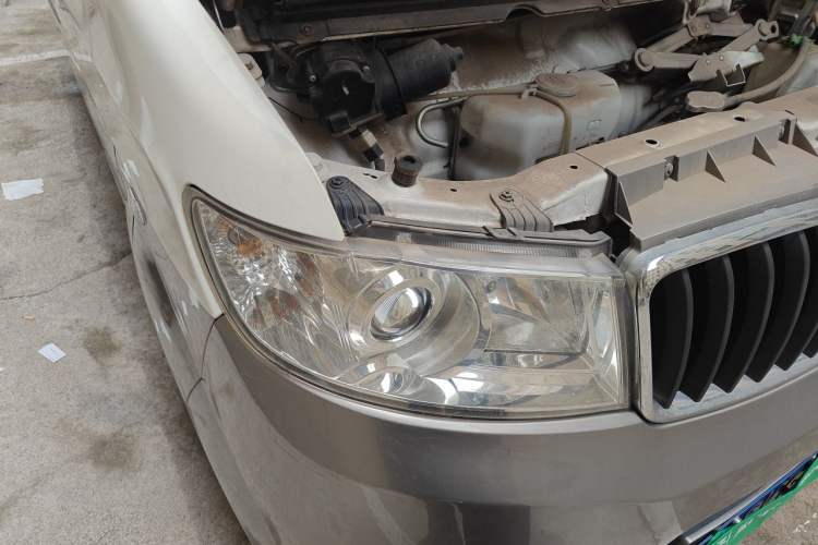 Used Jinbei Hiace X30 2020 1.5L Super-Comfortable Version China VI Standard SWC15M Right Front Headlight