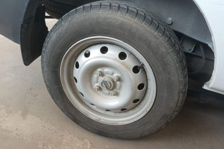 Used Jinbei Hiace X30 2020 1.5L Super-Comfortable Version China VI Standard SWC15M Right Rear Wheel Hub