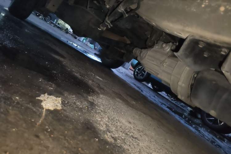 Used Jinbei Hiace X30 2020 1.5L Super-Comfortable Version China VI Standard SWC15M Chassis Front Right