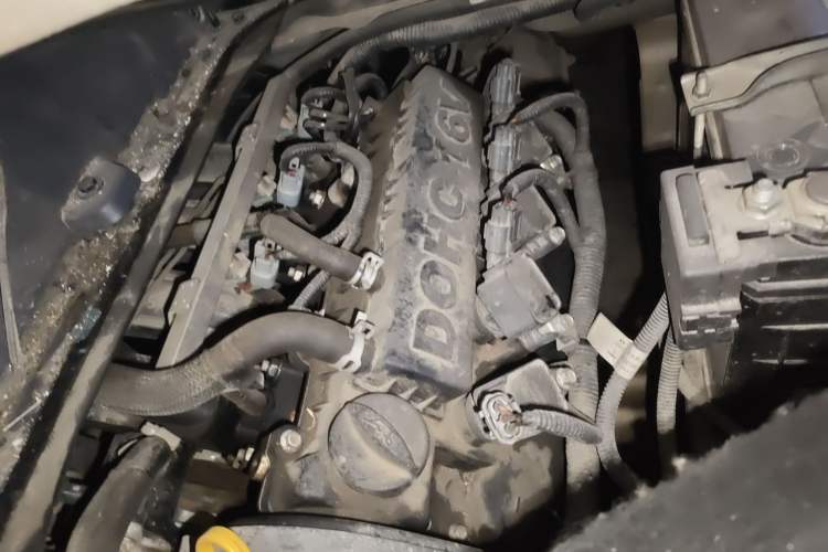 Used Jinbei Hiace X30 2020 1.5L Super-Comfortable Version China VI Standard SWC15M Engine Bay Right