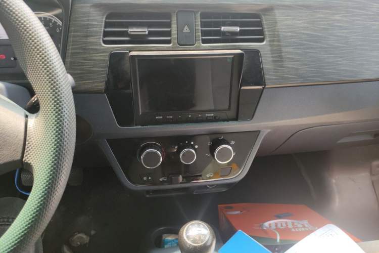 Used Jinbei Hiace X30 2021 1.5L Standard-Grade Central Air-Conditioned Van China VI Emission Standard SWC15M Audio And AC Panel