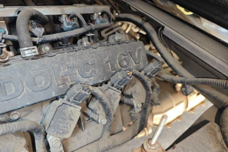 Used Jinbei Hiace X30 2021 1.5L Standard Version Air-Conditioner-Free Van China VI Emission Standard SWC15M Engine Bay Left