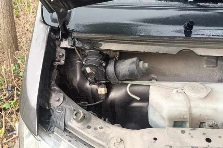 Used Jinbei Hiace X30 2021 1.5L Standard Version Air-Conditioning-Free Bus China VI Emission Standard SWC15M Engine Bay Right