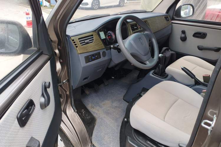Used Jinbei Hiace X30 2021 1.5L Standard Version Air-Conditioning-Free Bus China VI Emission Standard SWC15M Interior 3
