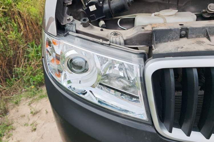 Used Jinbei Hiace X30 2021 1.5L Standard Version Air-Conditioning-Free Bus China VI Emission Standard SWC15M Right Front Headlight