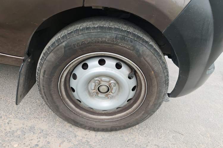 Used Jinbei Hiace X30 2021 1.5L Standard Version Air-Conditioning-Free Bus China VI Emission Standard SWC15M Right Front Wheel Hub