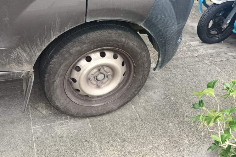 Used Jinbei Hiace X30 2021 1.5L Standard Version Air-Conditioning-Free Bus China VI Emission Standard SWC15M Right Front Wheel Hub