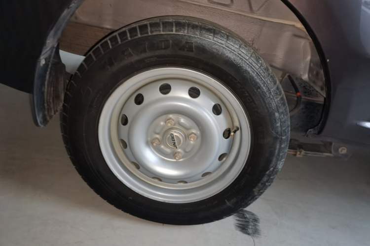 Used Jinbei Hiace X30 2021 1.5L Wealthy Edition Bus China VI Standard SWC15M Right Rear Wheel Hub