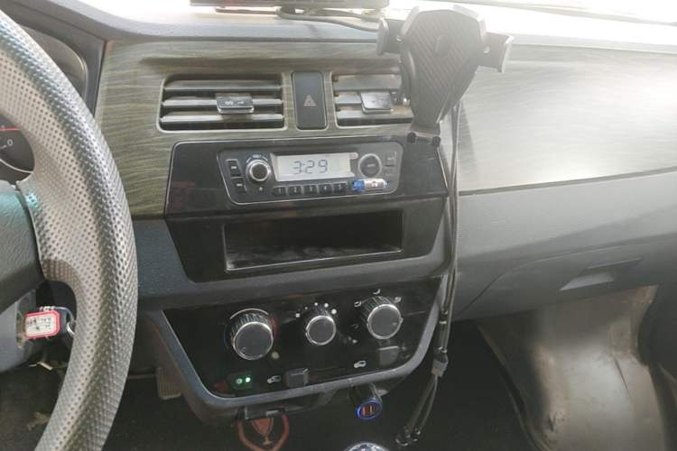 Used Jinbei Hiace X30 2021 1.5L Wealthy Van China VI Standard SWC15M Audio And AC Panel