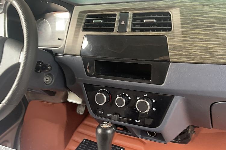 Used Jinbei Hiace X30 2021 1.5L Standard Version Central Air Conditioning EPS Edition Van China VI Emission Standard SWC15M Audio And AC Panel