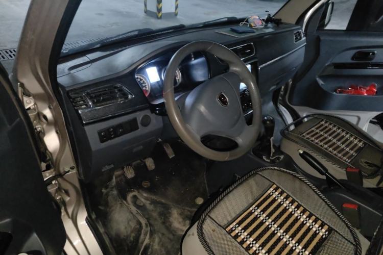Used Jinbei Hiace X30 2021 1.5L Comfort Model Base Version (No Air Conditioning) Van China VI Standard SWC15M Center Console