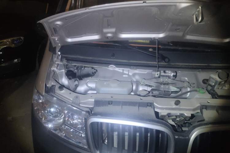 Used Jinbei Hiace X30 2021 1.5L Comfort Plus Central Air-Conditioned Van China VI Standard SWC15M Engine Bay Right