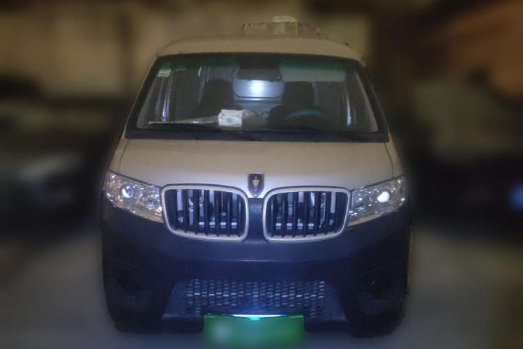 Used Jinbei Hiace X30 2021 1.5L Comfort Plus Central Air-Conditioned Van China VI Standard SWC15M Front