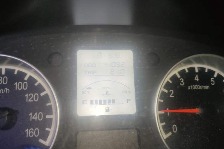 Used Jinbei Hiace X30 2021 1.5L Comfort Plus Central Air-Conditioned Van China VI Standard SWC15M Odometer Close Up